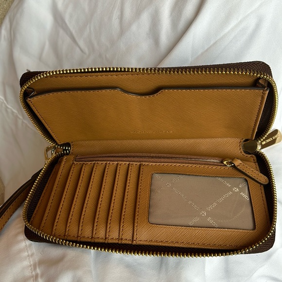 Michael Kors Large Logo Continental Wallet - Picture 2 of 2